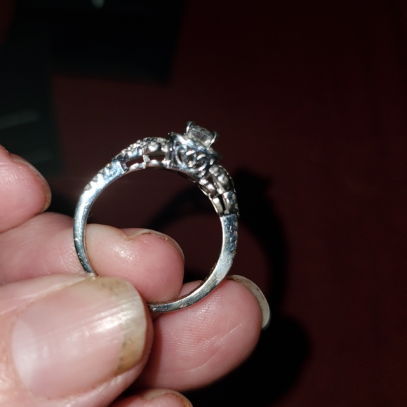 Vera Wang white gold diamond ring - Picture 5 of 9